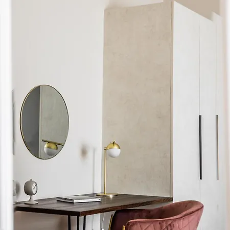 Eleven Apartment *