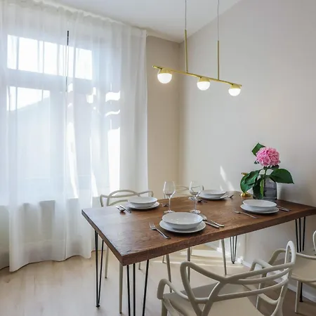 Eleven Apartment *